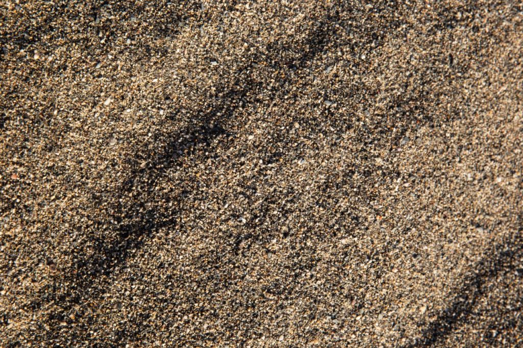 Заказать песок крупнозернистый